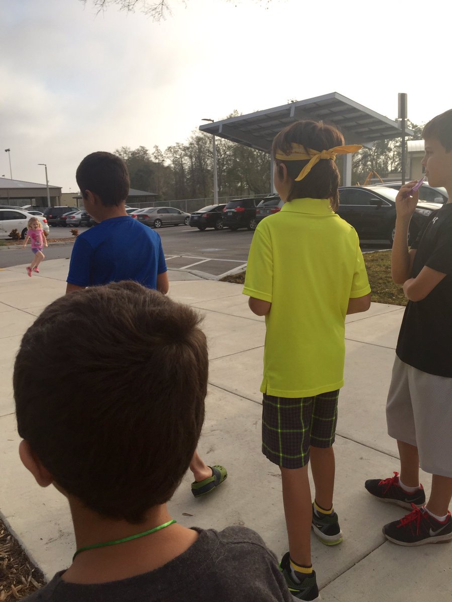 Macarter2012's tweet photo. Starting the morning off "bright" with some random acts of kindness. #smesbethegood @SandersSMES https://t.co/coFJbIqAvk