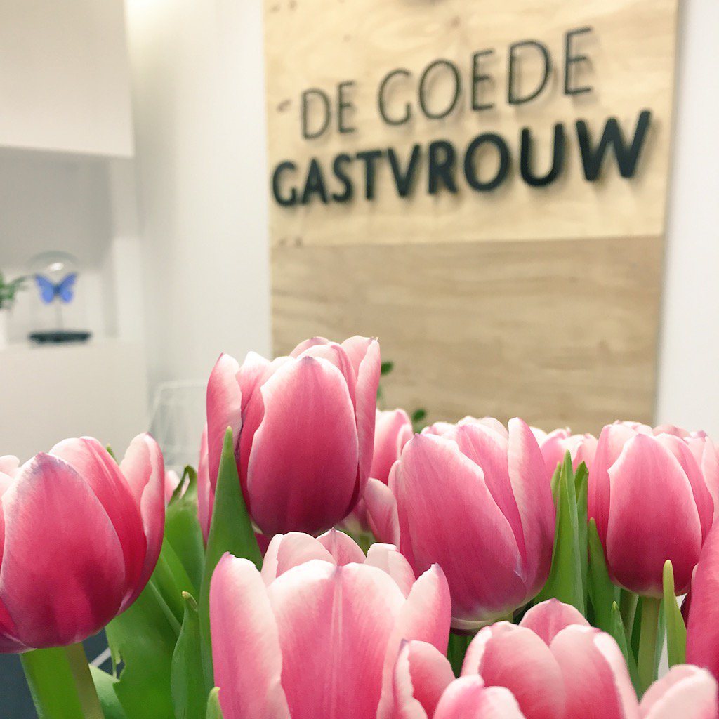 Evielien's tweet photo. Verse bloemen op kantoor, dat wil iedereen. Toch? Jij ook? Kom bij ons werken: https://t.co/WbDCTJft2b https://t.co/BpPANtHYeW