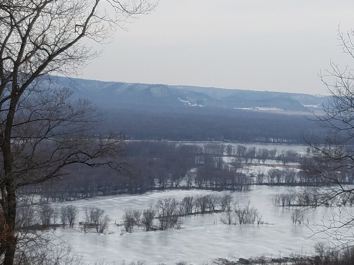 WinneshiekView's tweet image. Cleared brush yesterday to make this spectacular view even better #POOL9#VACATIONRENTALS