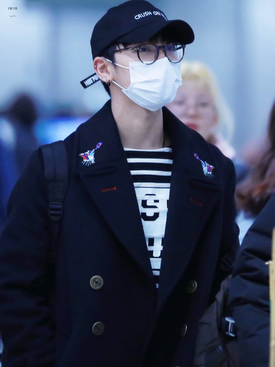 _960227net's tweet photo. 170213 인공 #텐 #Ten #NCT 
💛crush on you💛
https://t.co/luVs0qMl3t https://t.co/25dcFhpxHh