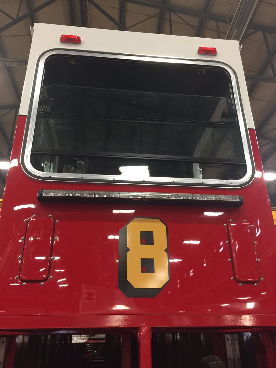 BobbyCorgi123's tweet photo. Shiny @PhillyFireDept Ladder 8 being finished @KMEFire note return of raised cab! @IAFF22 #PrideofGermantown https://t.co/3iWUKnt915