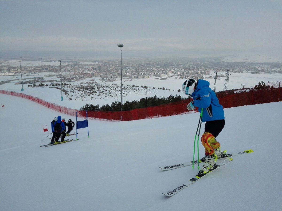 La <a href="/maria_relat/">Maria Relat Ventura</a> 17a en #gegant de 57 corredores de 22 països a <a href="/eyof2017erzurum/">eyof2017erzurum</a> Turquia. Disputarà l'#eslàlom el dimecres #fceh #rfedialpino