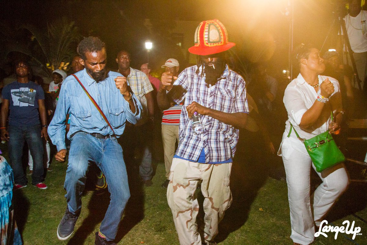 rootsinsession's tweet photo. #Reggae monday @radiostudent ๐ปtonight at 9pm LIVE #radioshow ft. trakz @Ragingfyah #TheGideon #Selah @batelierrecords @runitagency ๐ฆ๐๐ฏ๐ฒ๐ https://t.co/xNRYkM1mUR