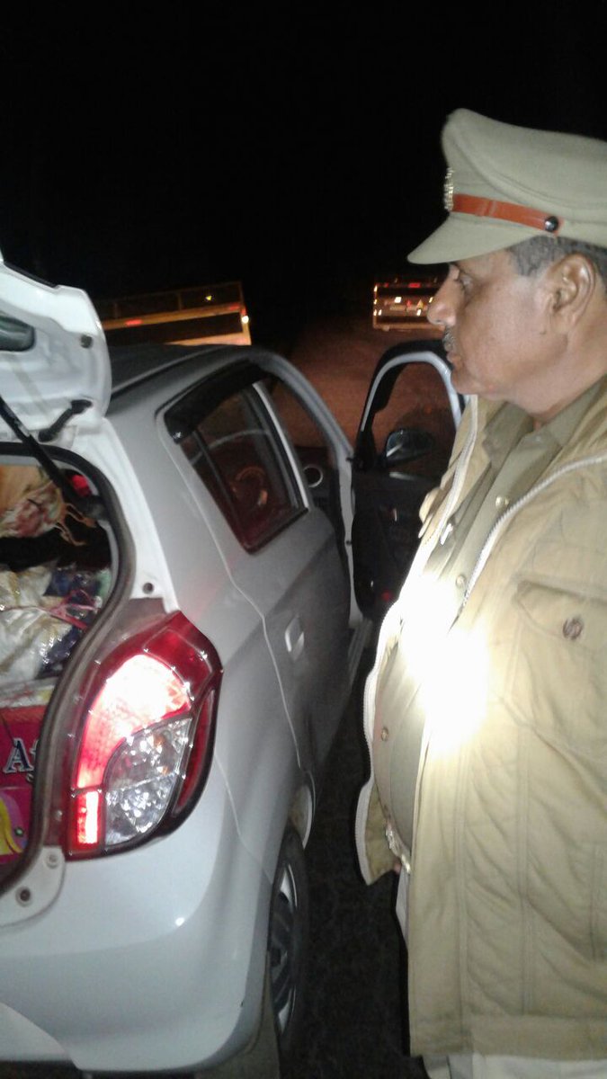 upelectionmdd's tweet photo. Distt moradabad mai aj date 13-02-2017 ko sham 5 bajey ke bad sst team dwara checking kartey huey https://t.co/rTydM6SJHo