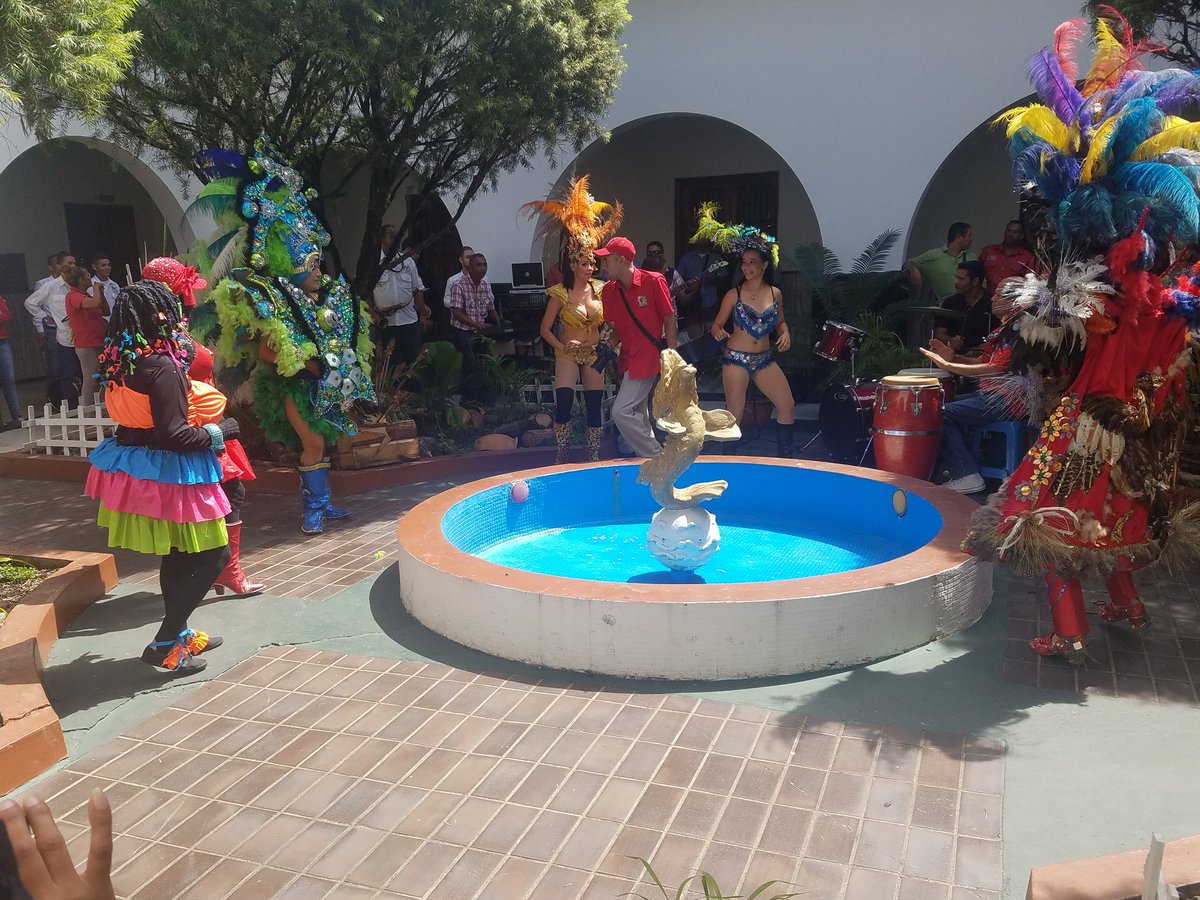 FVzlaesTalento's tweet photo. (FOTOS 2) Ruta del Carnaval llegó a la Gobernación de #Monagas de la mano de la Junta .@yelitzePSUV_ https://t.co/EMgXTyIHvH