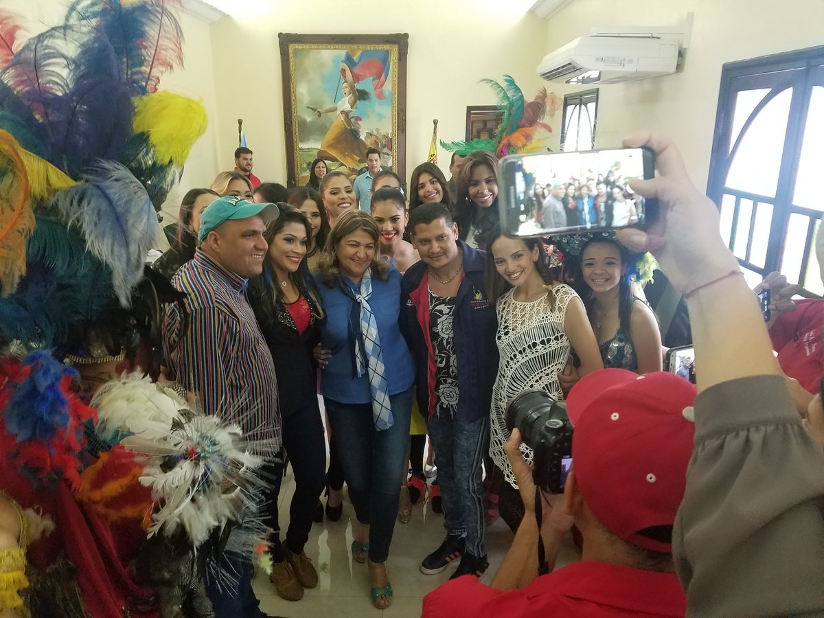 FVzlaesTalento's tweet photo. (FOTOS 3) Ruta del Carnaval llegó a la Gobernación de #Monagas de la mano de la Junta .@yelitzePSUV_ https://t.co/r7eL4sIVma