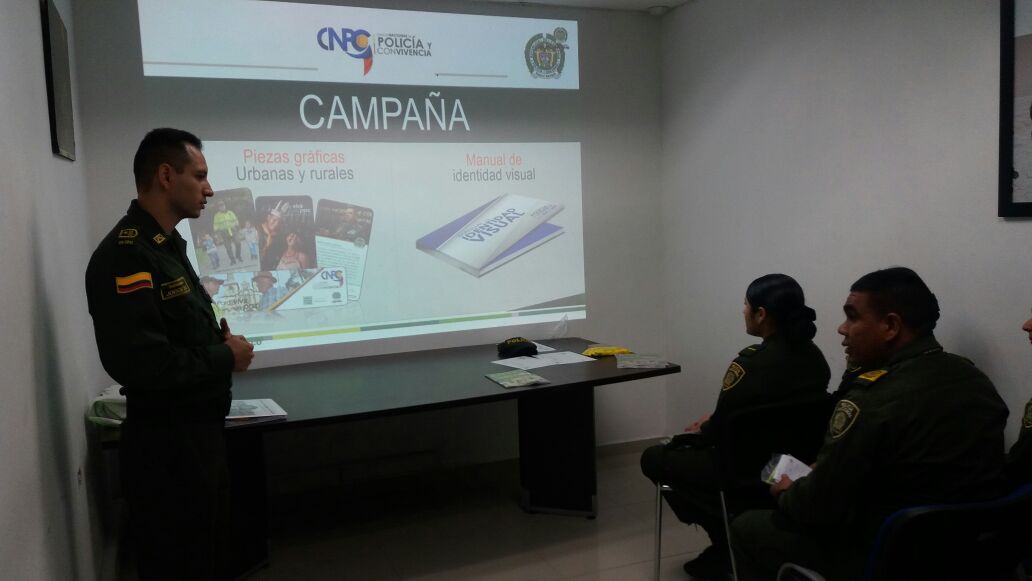 CoestPolicia's tweet photo. Afianzar la imagen humana de la institución, en busca de comunidades seguras y en paz. #RutaCoest2017 https://t.co/c7j4f4UUuW