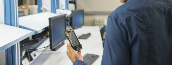 RVO_Nederland's tweet photo. e-Overheid voor Bedrijven lanceert apps voor storingsmeldingen: #EZOEF en #EFLASH https://t.co/0wFK3SmHzO @digiOverheid https://t.co/OiEZOnpKpi