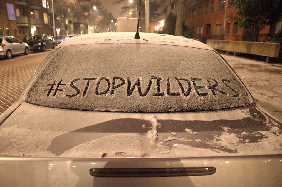 Anki_V7's tweet photo. #SNOWWRITING SPRAWL ON THE STREET...๐๏ธ๐ฆ... #STOPWILDERS #GEENWILDERS #PVV2017 #SAYNOTOWILDERS #BECOMINGTRENDY #THEFUTURE #VK2017 https://t.co/lkWgMjiEdf