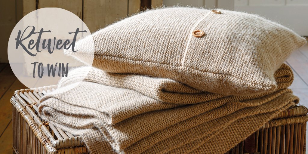 Christy_Linens's tweet image. RT for a chance to #WIN a Karina decorative pillow, as seen on @everythingsassy blog, T+Cs tinyurl.com/hzzertg.