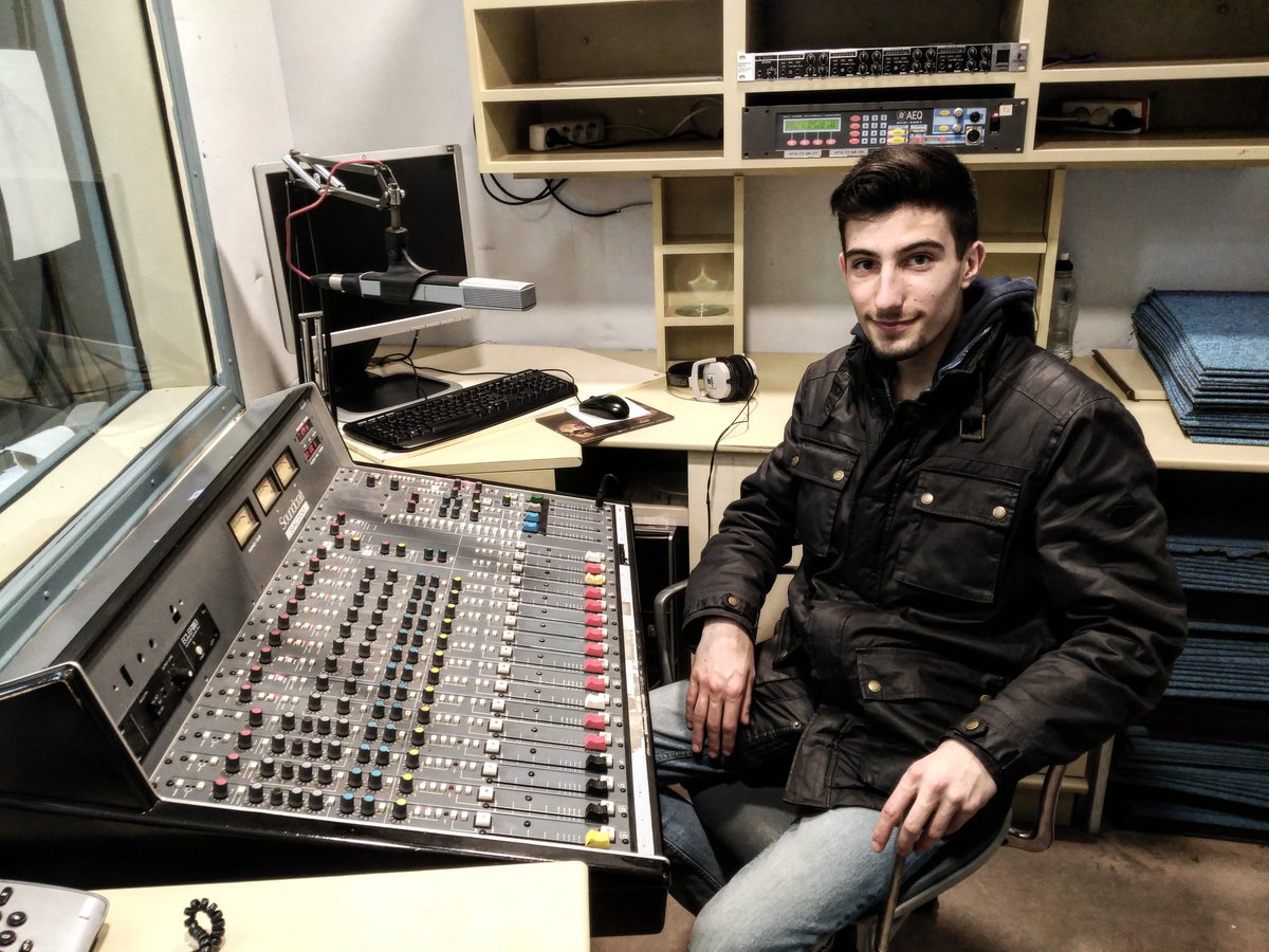 djdavidpele's tweet photo. Happy international day of the radio!!🎧📻😘 

#day #radio #diamundialradiolleida #happyday #soundcraft #senheiser #davidpele https://t.co/dyDI9845p5