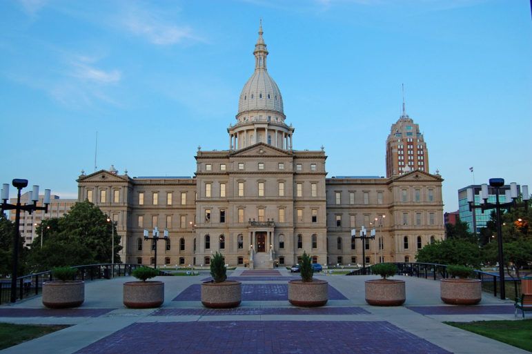 ClimateNexus's tweet photo. Report cites #cleanenergy growth as Minnesota legislators push to eliminate #solar program https://t.co/LFEJQeiomC via @MWenergynews https://t.co/9NK2hqTcd6
