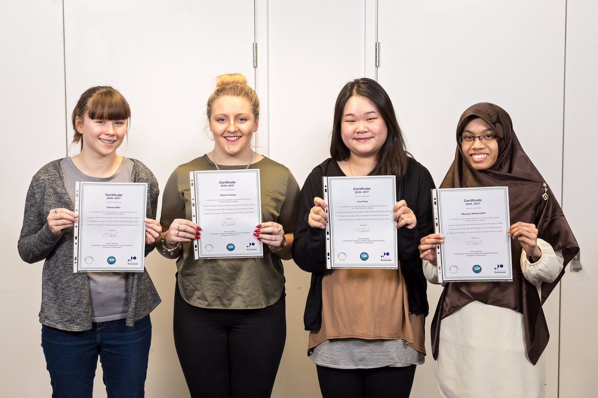 chenisemeiling's tweet photo. Receiving our certificates for volunteering at the local school. #volunteer #interiordesign @LisaP2812 https://t.co/Wx398qgrDj