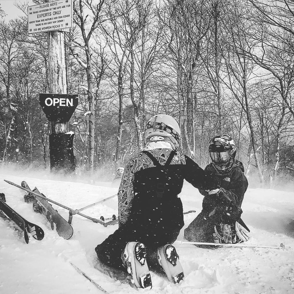 nicholi57's tweet photo. No skins. No fancy touring gear. No problem. #hike #windhold #powderday #steepanddeep #cas… https://t.co/PXgBHhLk2y https://t.co/ygqRzNZutI