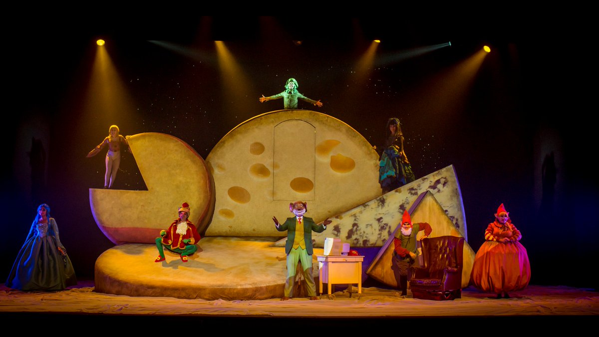 StiltonMusical's tweet photo. ⚠️ Per mil formatgets de bola, darrera setmana del #StiltonMusical al @Teatre_Condal! https://t.co/XhFmba7uwm https://t.co/r5RbS188Ok