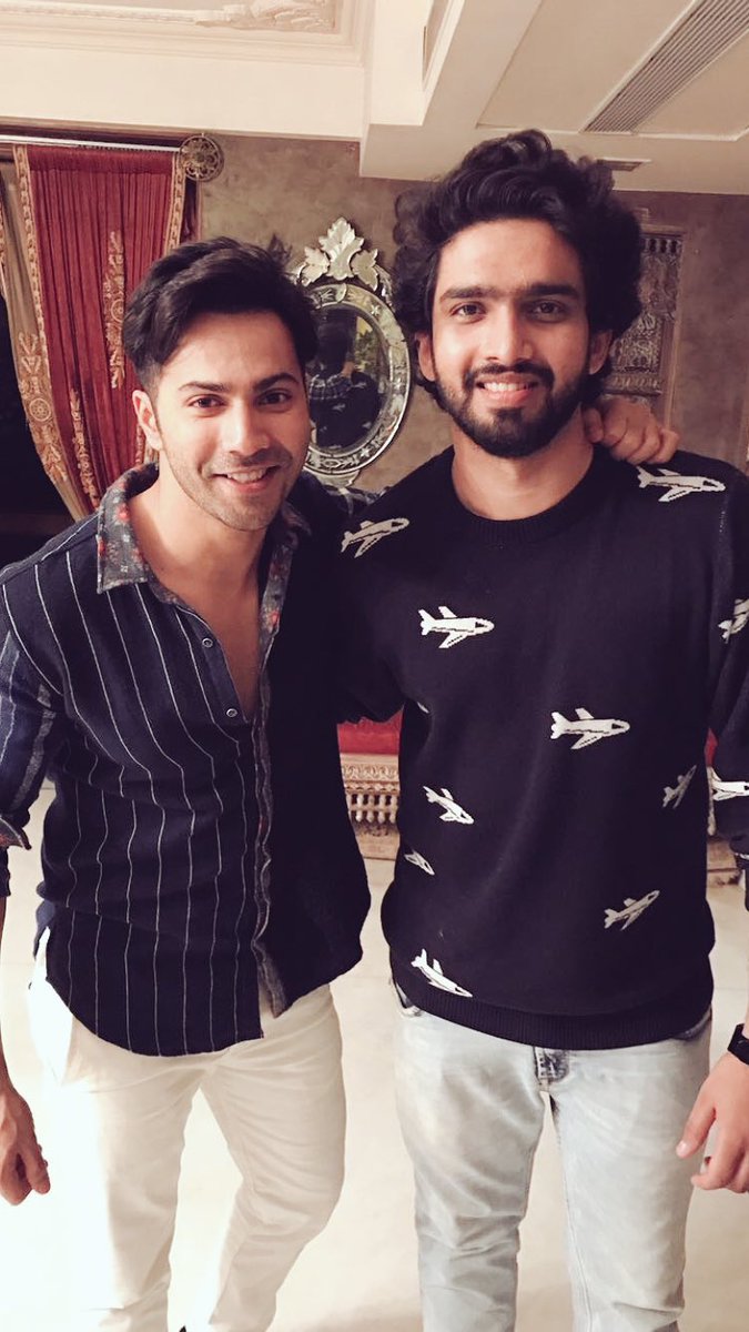 AmaalMallik's tweet image. Late Night Jam Sessions with @Varun_dvn 👻

#RokeNaRuke &amp;amp; #AashiqSurrenderHua audio out in 2 days :)