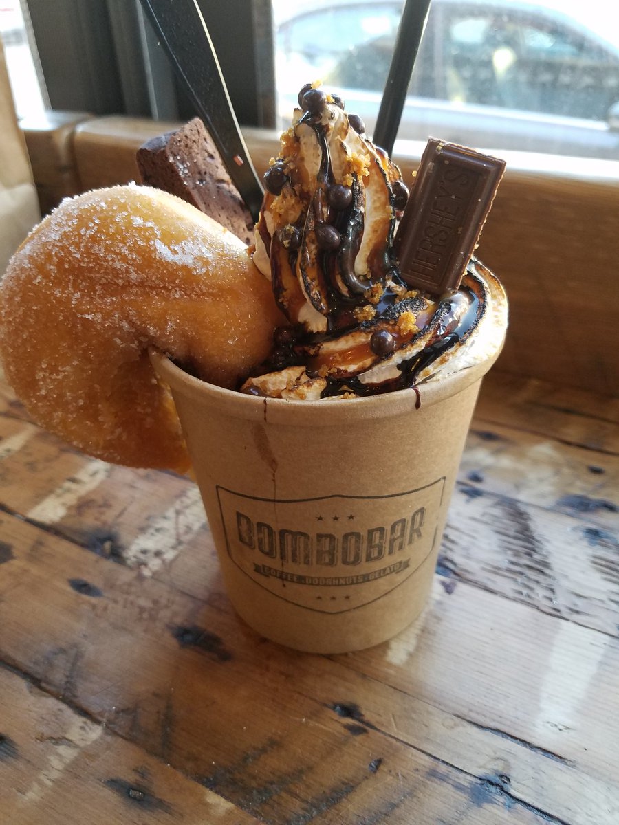 MimiVRose's tweet image. #mondaymotivation @BomboBar  #bombolini #hotchocolate #Cafe #Smores #MilkChocolate #ChocolateOverload #Marshmallow #ChocolateBiscotti 🍩☕🍫
