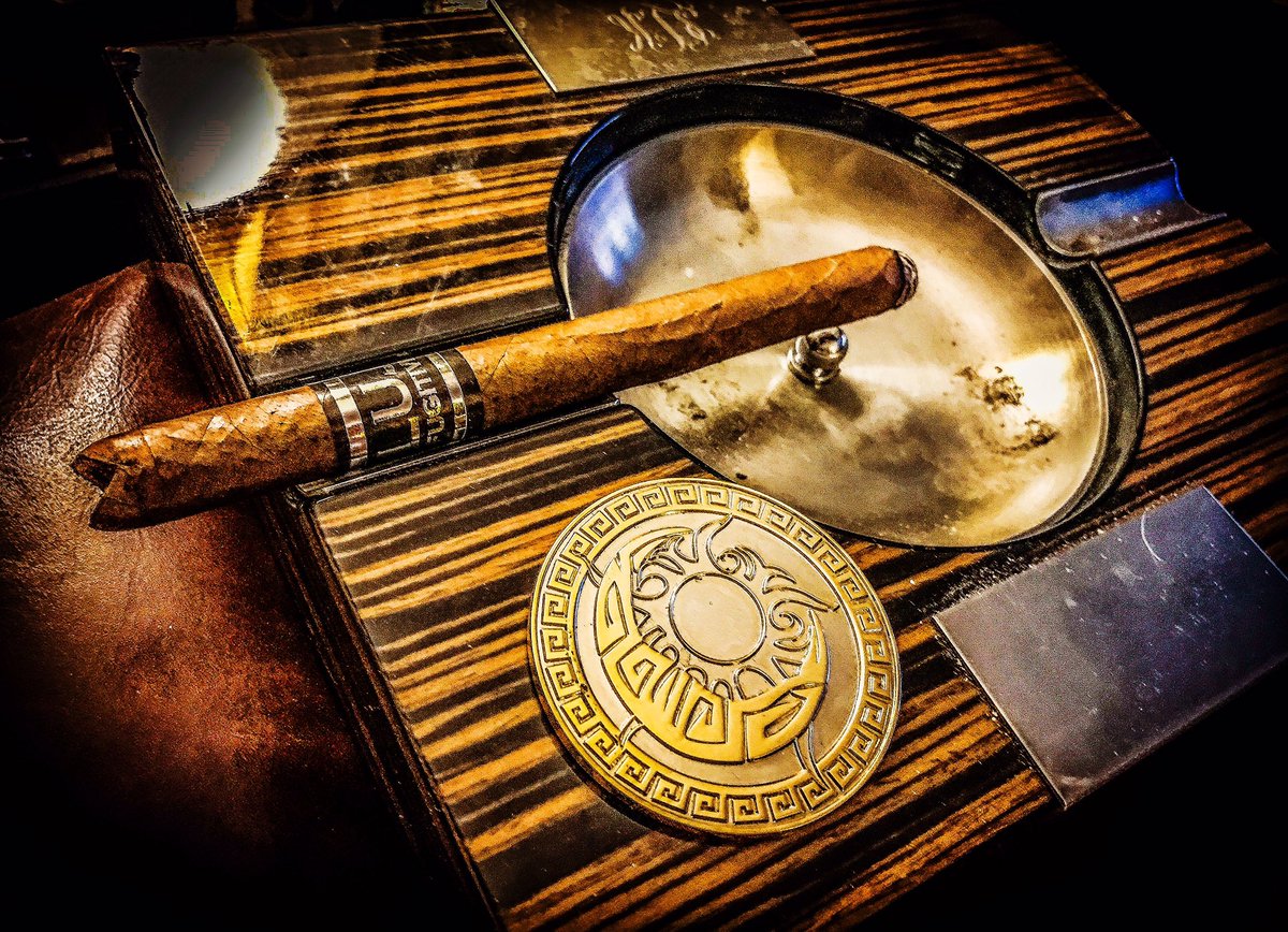 theluj's tweet photo. A luj cigar a day keeps the fray at bay! #lujnation #Kingsman @Irish_Diamond #lujluxury #cigar #deliciousness a #lujcigar #botl #luxurylife https://t.co/rLzmQpPmTn