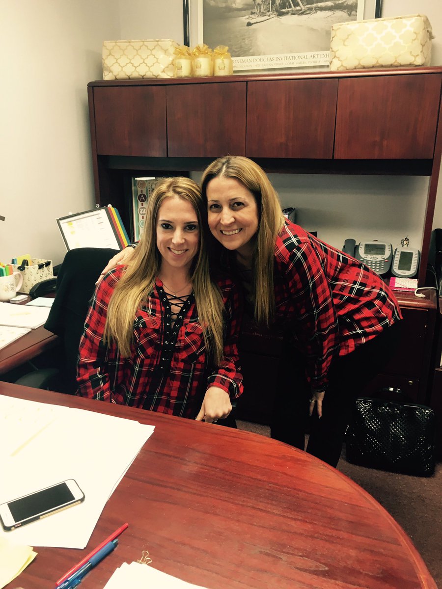 CaribbeanK8CT's tweet photo. Dr. Diaz &amp; Ms. Carrasco - Great Minds Think Alike @MDCPS @MDCPSSouth #whowouldntwanttoworkhere https://t.co/iPTMbHOScj