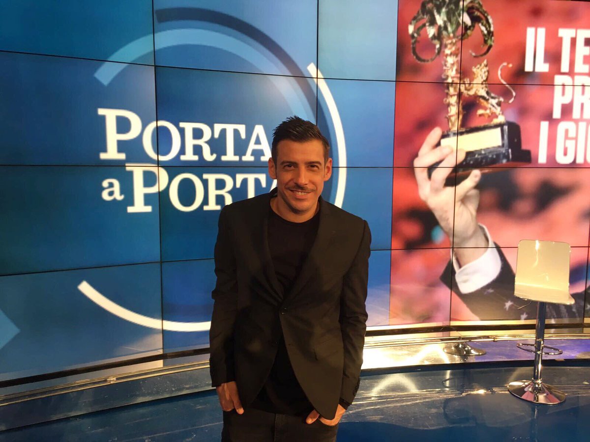 frankgabbani's tweet photo. Ultimo appuntamento della giornata... tra un'oretta vi aspetto su @RaiUno @RaiPortaaPorta!
#OccidentalisKarma https://t.co/4YC3Mc8VIh