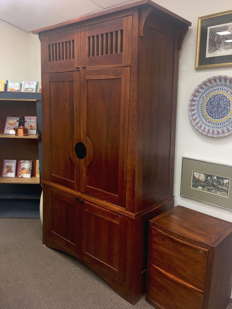 ChicSimpleShop's tweet photo. Ethan Allen solid cherry American entertainment armoire with retractable doors and shelving. $716 https://t.co/tBguZ42380