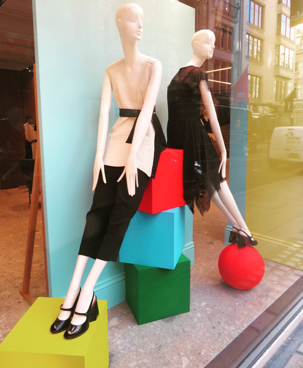 stephenmahoneym's tweet photo. #Mypix #shows most of #New & #OldBondStreet #WindowDisplays have gone #green #MaxMara #gingerly #used #ColourPop with 1 #green #SquareCube https://t.co/9N5OlQXbcV