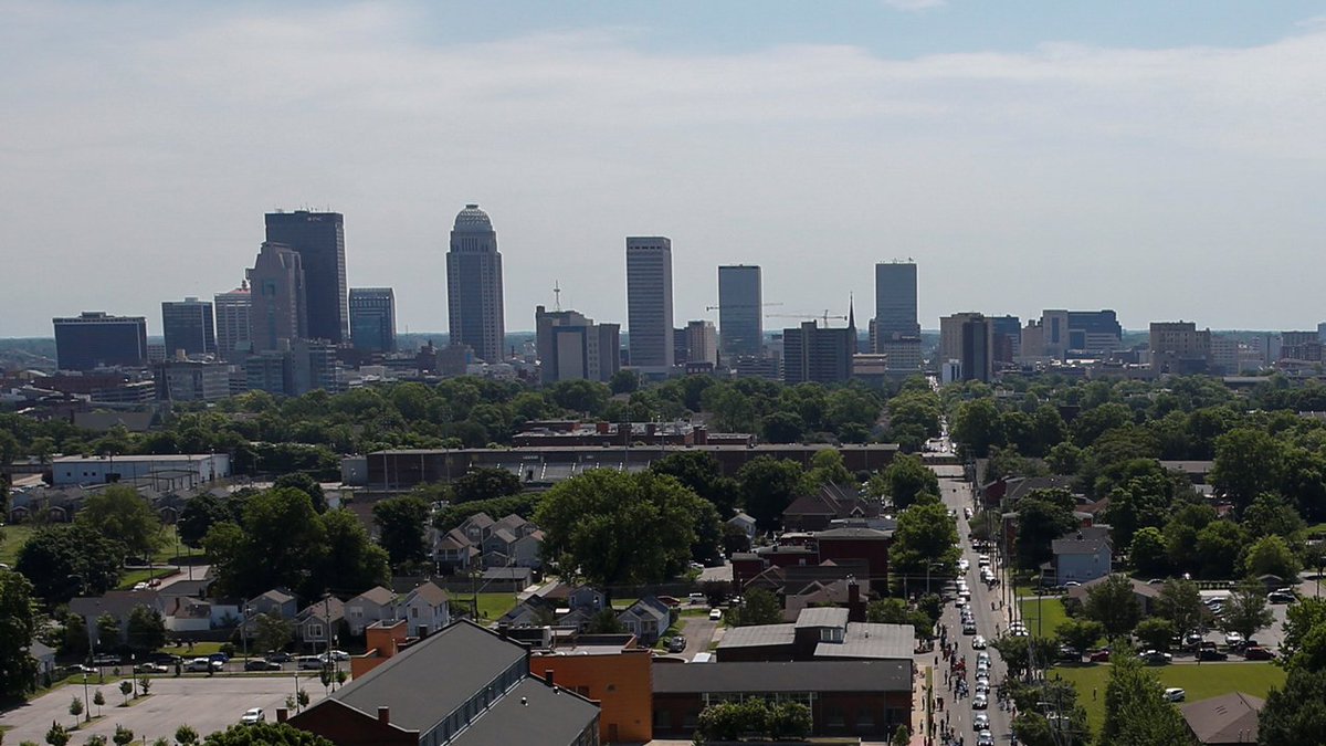 FoxNews's tweet photo. Louisville reports 52 overdoses in 32-hour period  https://t.co/p8rAeEXm6w via @foxnewshealth https://t.co/GHwWsx97PG