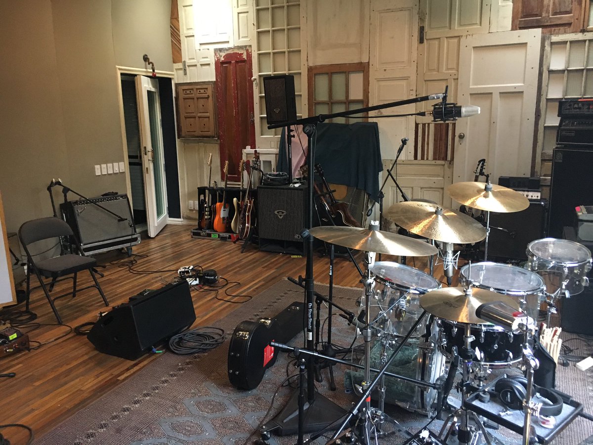 LeonBenLarregui's tweet photo. Nuevo disco de @zoetheband comenzando proceso 2017 @panoramstudios https://t.co/XnmgfYui2A