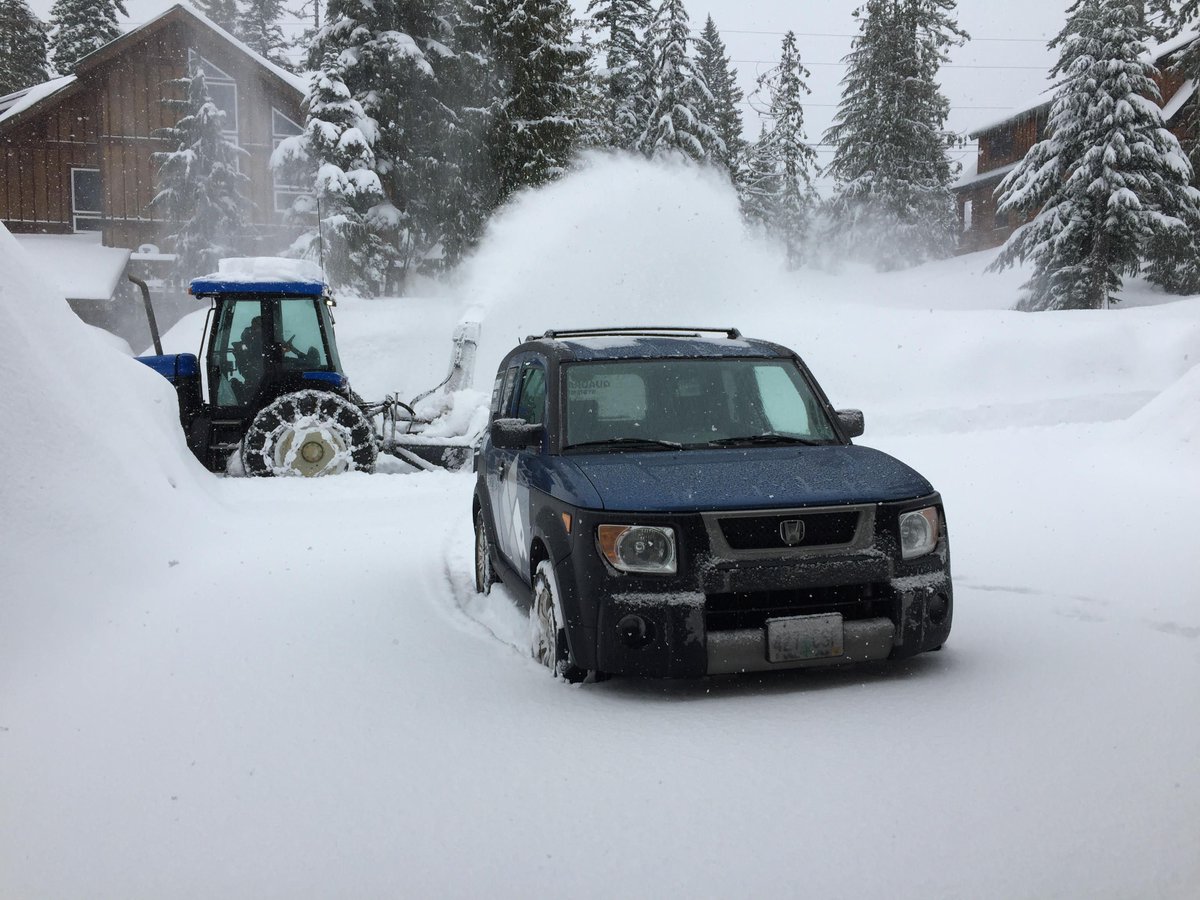 quadrantsystems's tweet photo. The snow didn't stop us... But we are happy the ice is gone! #Quadrantsystems #PDXtech #PDXweather #photooftheday #mthood https://t.co/ougZwuZzyd