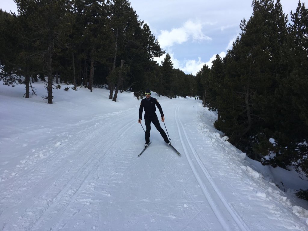 Esquí de fons!!!
@BuffScottMTB <a href="/BolleEsp/">BOLLÉ ESPAÑA</a> <a href="/buff_es/">Esmee Buffin</a> <a href="/InverseTeams/">Inverse Teams</a> @