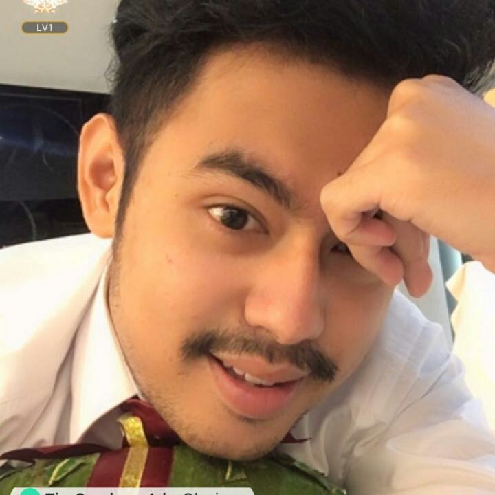 Disarka1's tweet photo. Come join me, or you'll be left behind #BIGOLIVE. https://t.co/mzDanRoOCz https://t.co/DyJFHb0jM4