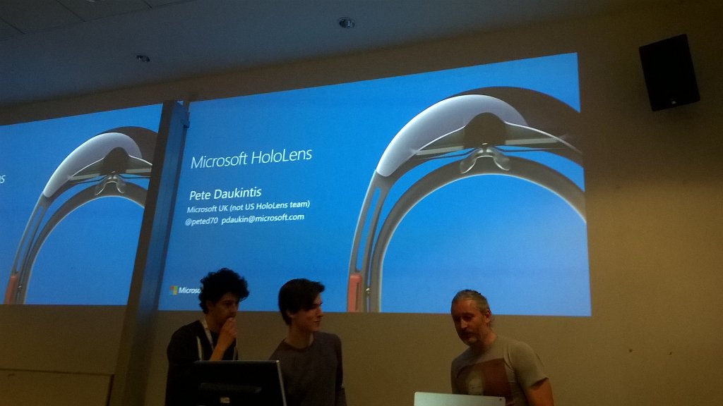 ttenev8's tweet photo. #ICHoloLens https://t.co/TFUypwLTq4