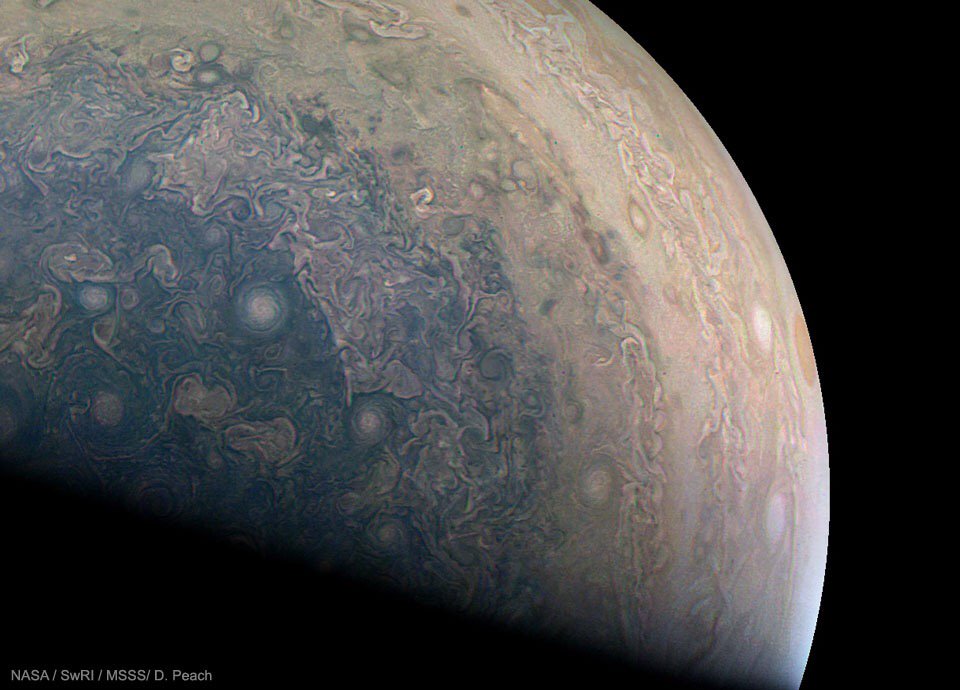 MRAphotography's tweet photo. Cloud Swirls around Southern Jupiter from Juno
https://t.co/DCpouBp8L2 https://t.co/mEdETHaqJS