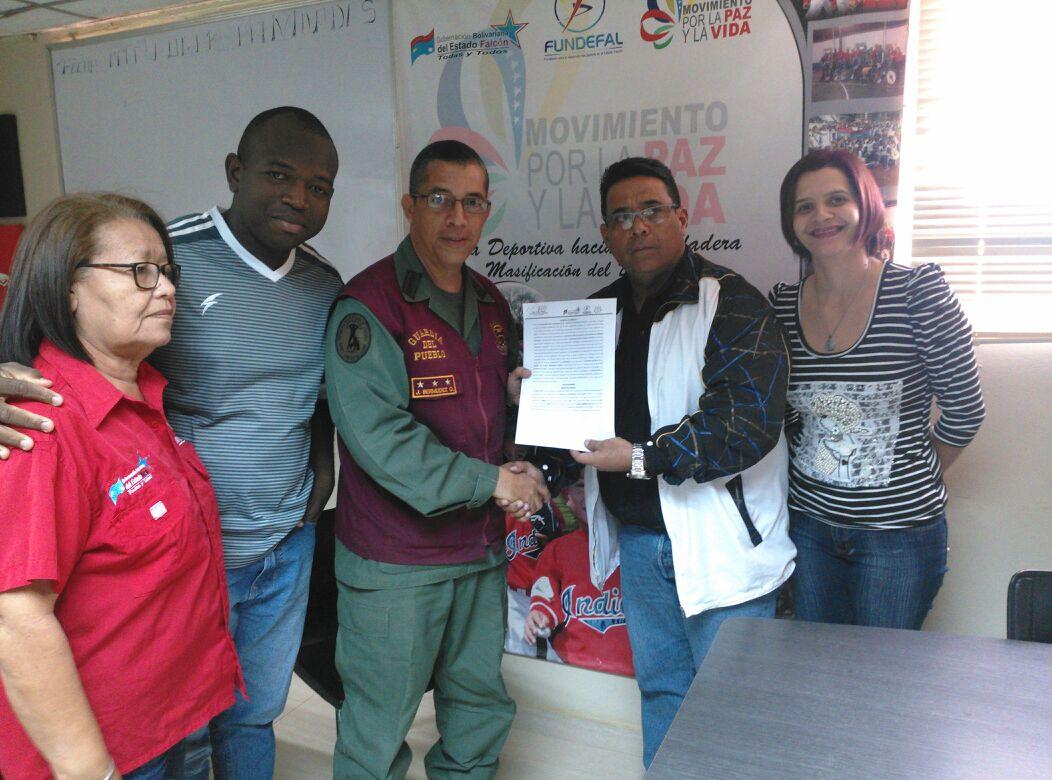 mauroca69's tweet photo. #MovimientoPazyVida Falcón.y Fundefal Firma comodato del Área inferior derecha del Estadio olimpico"Otto Bueno"con la Guardia del Pueblo. https://t.co/7QCWiCkhyx