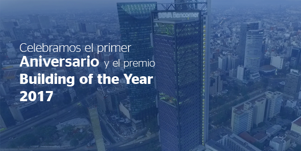 BBVA_Mex's tweet photo. Celebramos el primer #AniversarioTorreBancomer 🏦🎉 levantando el galardón otorgado por @ArchDaily #BuildingOfTheYear2017. 😌 https://t.co/G116hl3C50