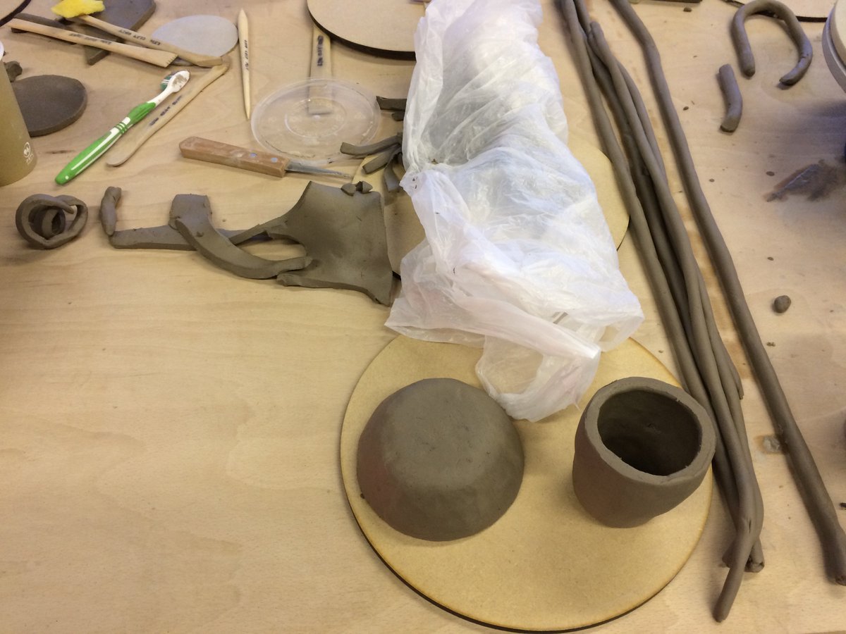 LondonSculpture's tweet image. Our Expanding Ceramic Skills - Handbuilding &amp;amp; Surface Decoration evening course starts tonight! #surfacetechnique #complexform #slabbuilding