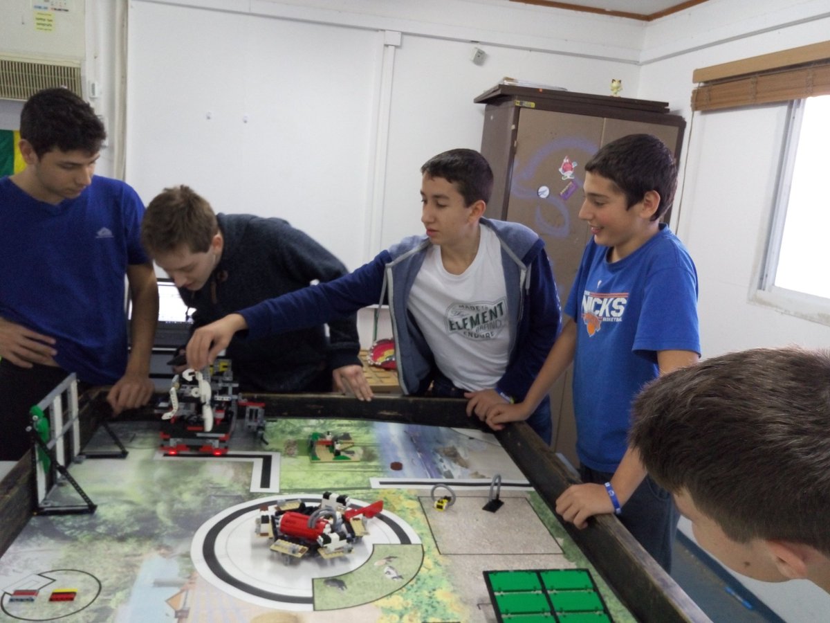 today we worked with the fll team 966 nyan cats and had a lot of fun!