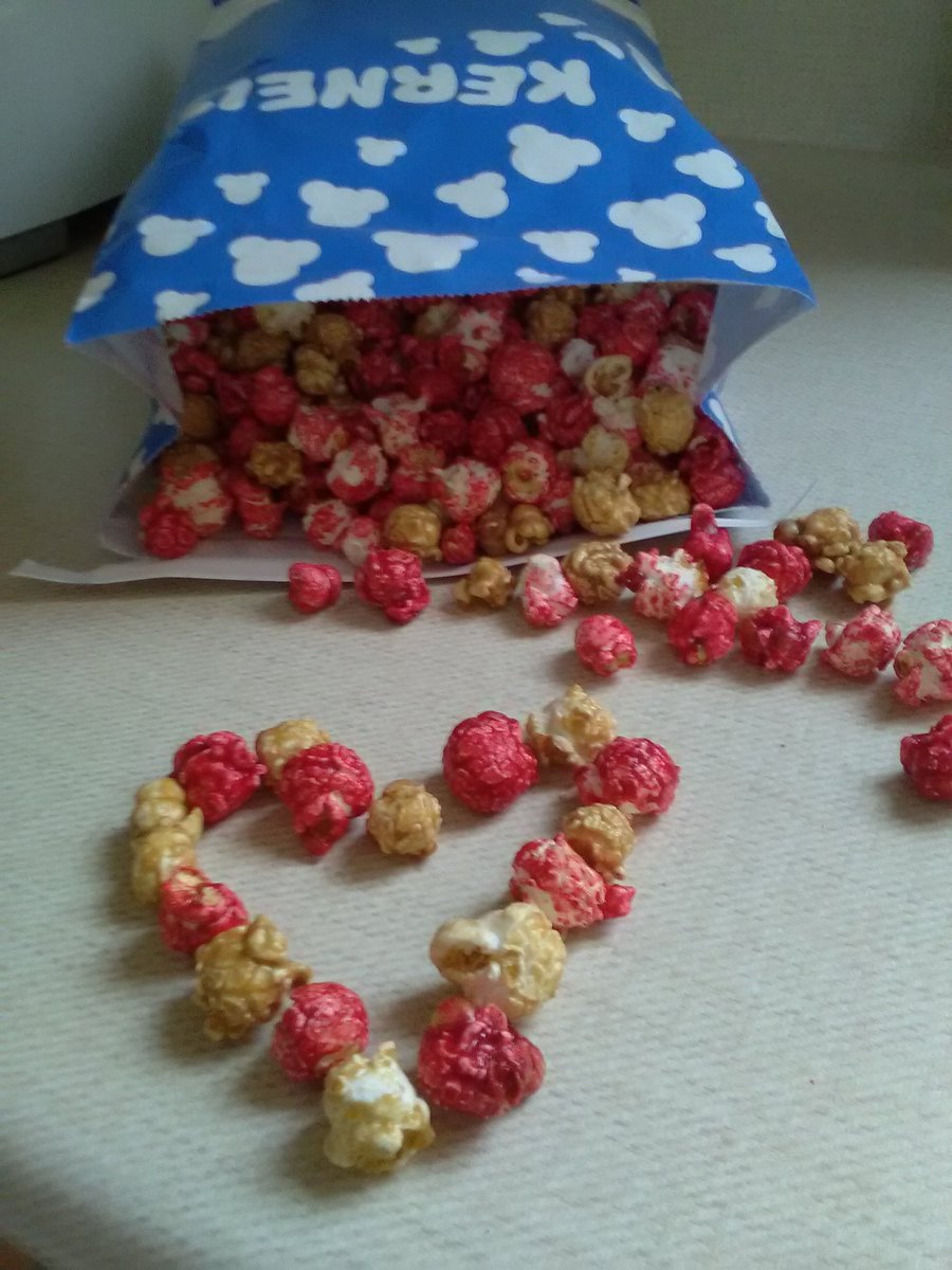 SeptemberDee's tweet image. @kernelspopcorn Love is in the air?? No!  Love is in the bag! #RaspberryRomance #popcorn #yummy