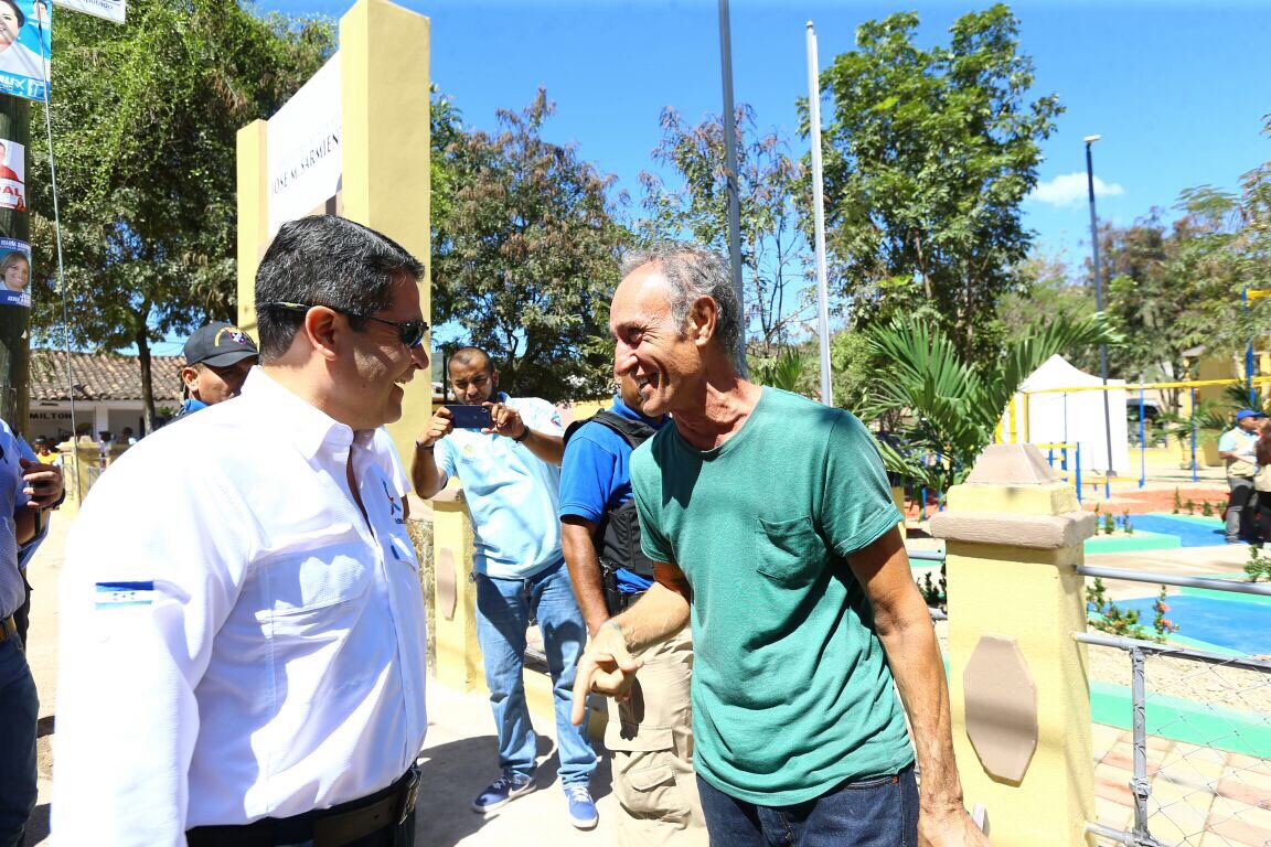 JuanOrlandoH's tweet photo. ¡La alegría y sana convivencia también llegó a Juticalpa con inauguración del Parque Vida Mejor! https://t.co/OIVVx0WfXG