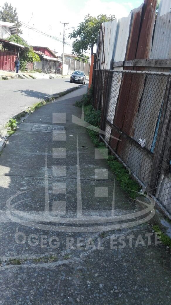 OgegReal's tweet photo. LOTE EN BARRIO MEXICO, SAN JOSÉ.
Contiguo Iglesia Católica. Actualmente hay un taller mecánico pequeño, el resto libre listo para construir. https://t.co/wnq8QNQ7yd