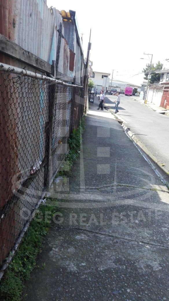OgegReal's tweet photo. LOTE EN BARRIO MEXICO, SAN JOSÉ.
Contiguo Iglesia Católica. Actualmente hay un taller mecánico pequeño, el resto libre listo para construir. https://t.co/wnq8QNQ7yd