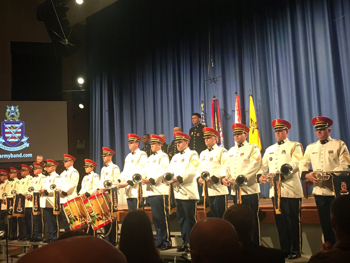 MDW_USARMY's tweet photo. COL Esch takes command of  @theusarmyband, COL Holtan says goodbye as he retires after 28 years in the @USArmy. #MilitaryMusic https://t.co/mOXMxZOrlS
