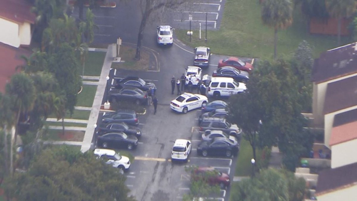 SWAT team called after shots fired at Sunrise apartment complex bit.ly/2l8mVvL https://t.co/eKDKtabPMU