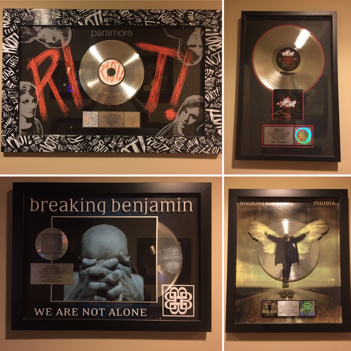 Platinum records err'where up in here.