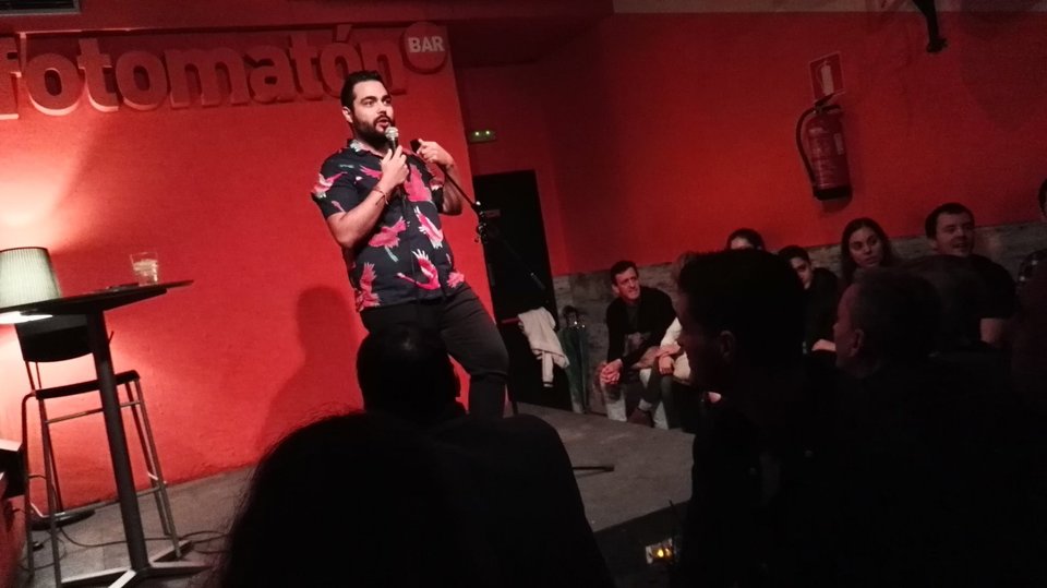 alvaro_velasco's tweet photo. En marzo vuelve el open mic a @FotomatonBar los sábados 4 y 18 de marzo. Y como novedad, los jueves 16 y 23 un nuevo show junto a @KacoForns https://t.co/6ySgDKfwyJ