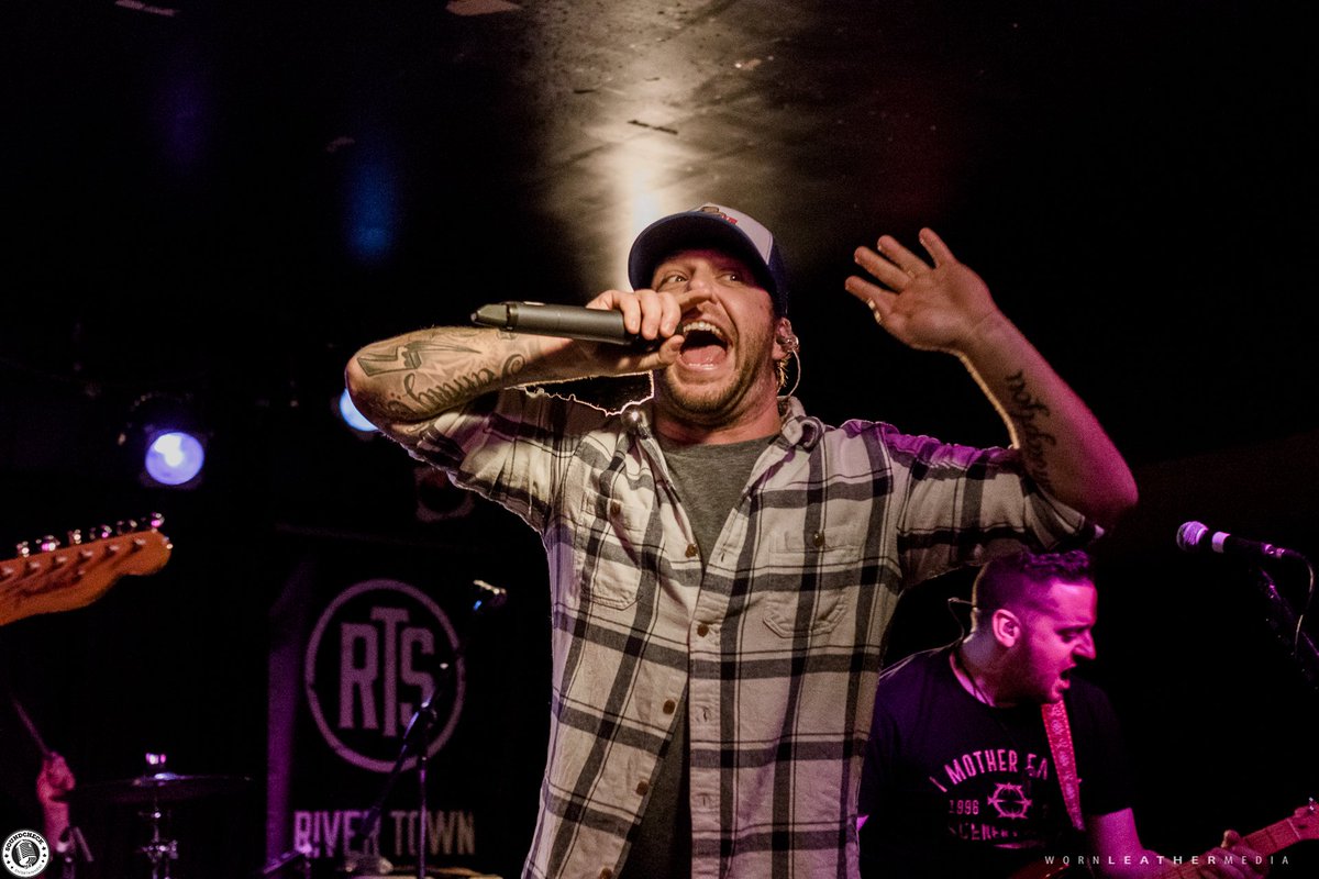 SoundCheckBlg's tweet photo. .@RiverTownSaints brought the valley downtown as they hit @mavericksbar Saturday night! https://t.co/sAdor9t679 📸@Wornleather #WeLoveLive https://t.co/7TdTGry2SO