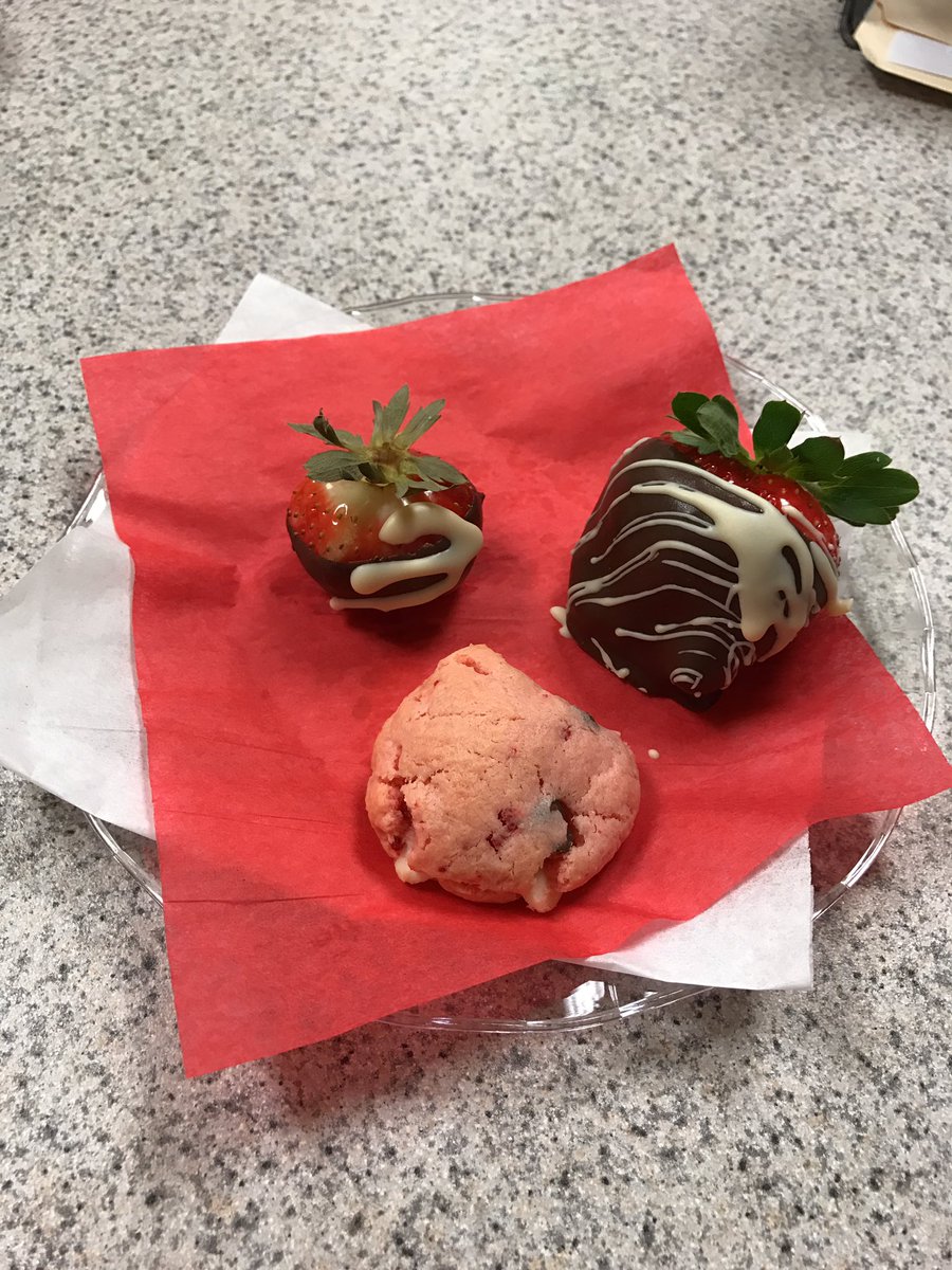 JMacAMac's tweet photo. Valentine Surprises @nmmountaineers ❤️.  #nmadminrocks @MariaRbradley @crainey19 @kendraevans28 https://t.co/ayBUhuT0Pf