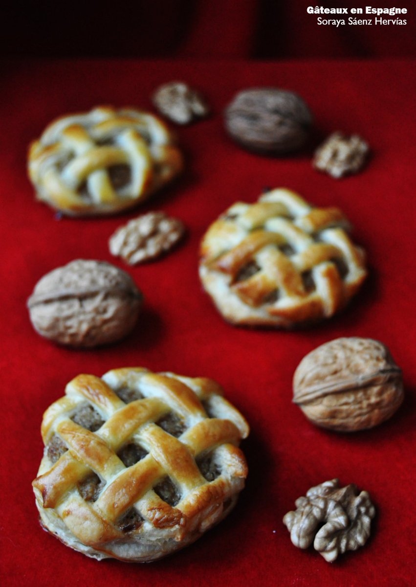 gateauxespagne's tweet photo. Gâteaux feuilletés aux noix pour la #Saint-Valentin ! 💘 💏 💐 💝 #espagne #cuisine  #españa  #14février #14f  #love  https://t.co/L2aAAfUHja https://t.co/Gp5jbkHydf