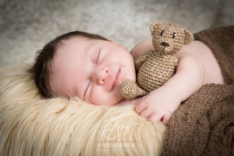 Zou jij graag mooie foto's willen van jullie pasgeboren kindje? Vraag dan nu een offerte aan of kijk op joyfotografie.com/newborn-fotogr…
