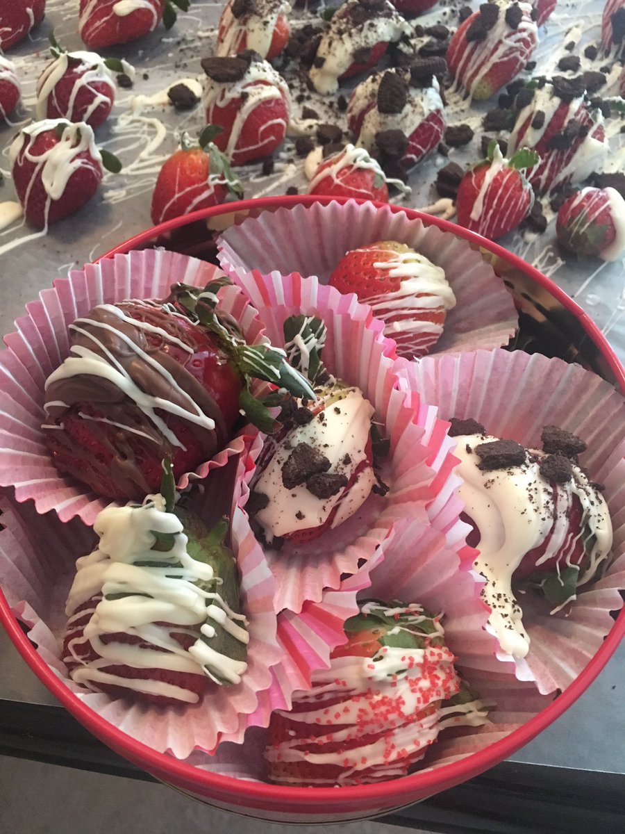lovedenise___'s tweet photo. I'm selling strawberries for Valentine's Day 🍓get your strawberries here... text or call me at 216-925-6776 https://t.co/BdtnBrHkTE